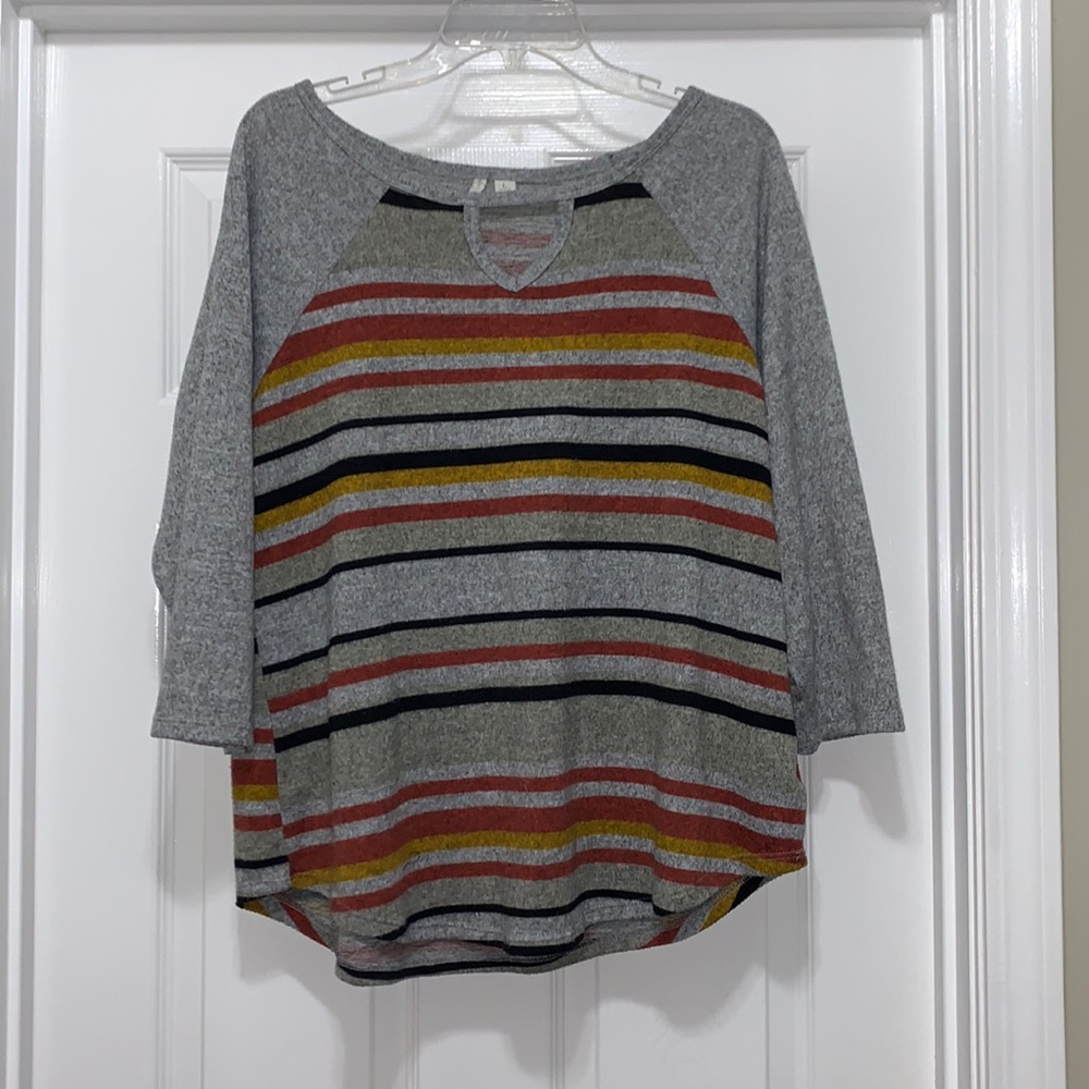 CATO Est. 1946 Ladies’ Top Size Large